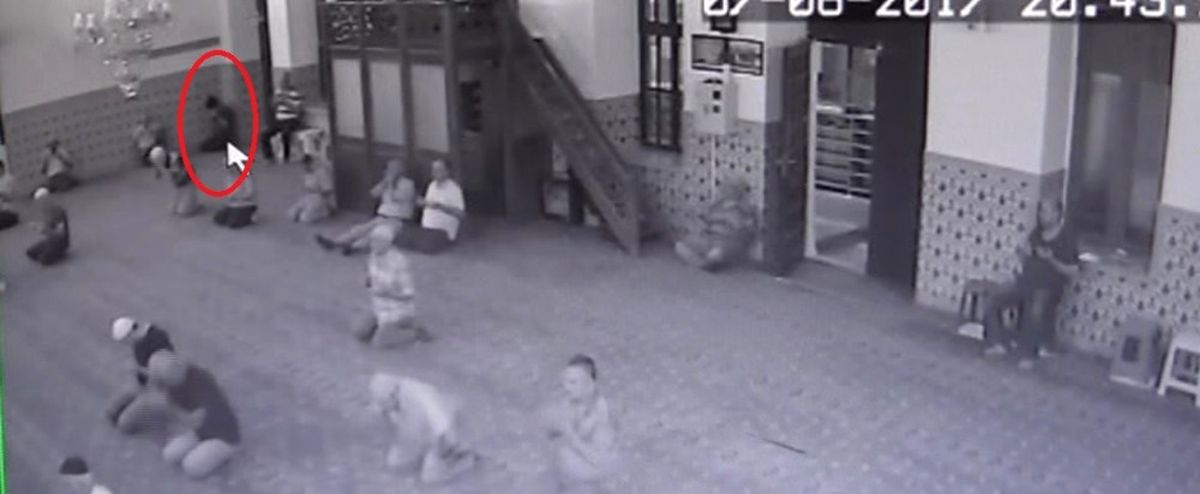Önce Namaz Kıldı, Sonra Hayır Paralarını Çaldı
