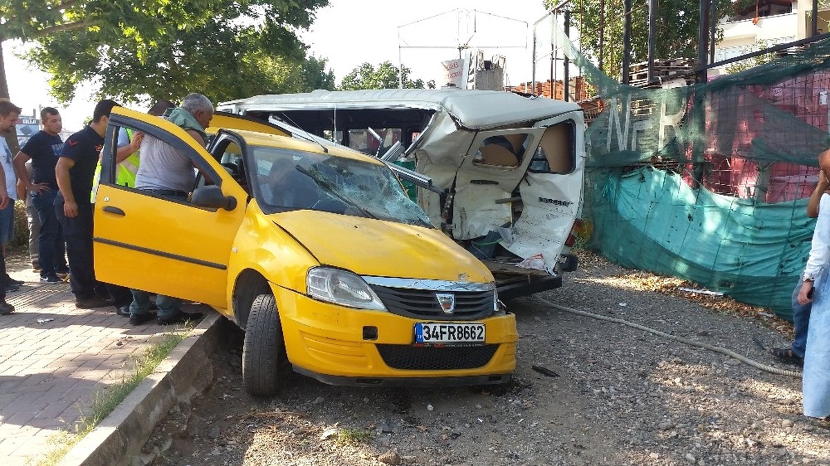 Aşırı Hızla Gelen Kaza: 3 Yaralı
