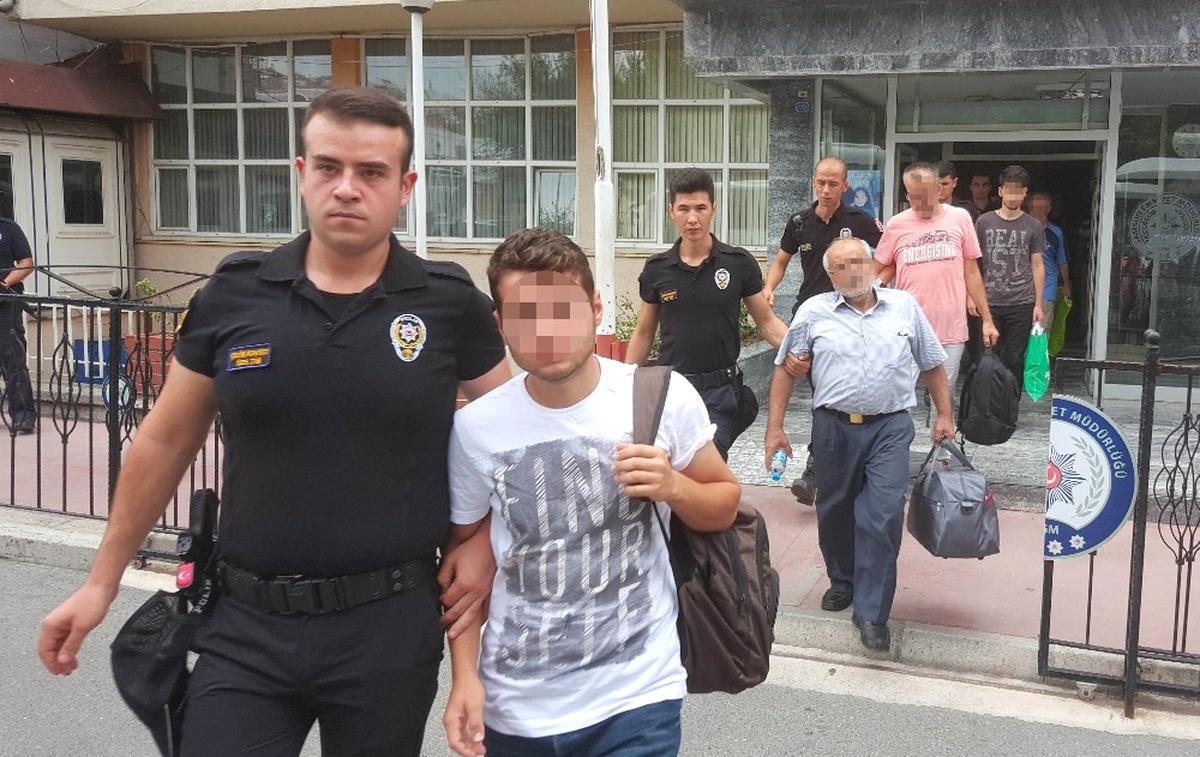 Samsun\'da Fetö\'den Gözaltına Alınan 19 Kişi Adliyeye Sevk Edildi