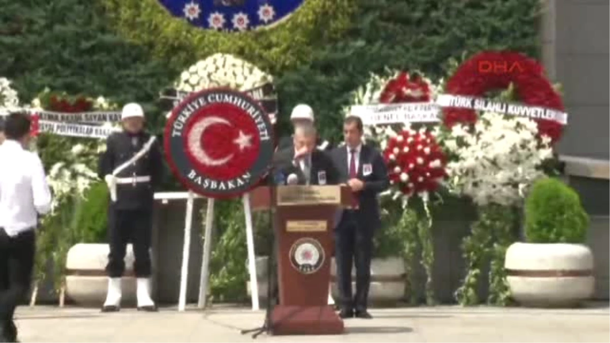 Şehit Polis İçin İstanbul Emniyet Müdürlüğü\'nde Tören Düzenleniyor