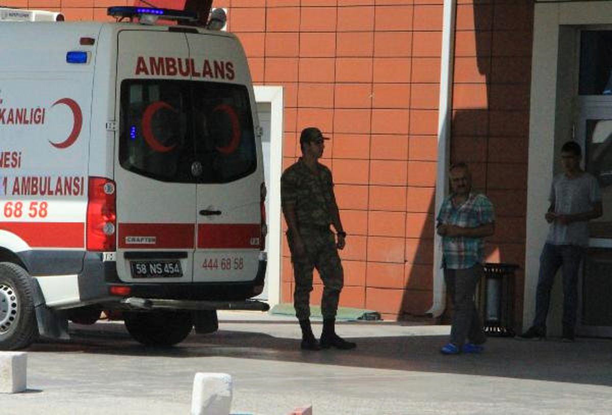Sivas\'ta 31 Asker Karın Ağrısı Şikayetiyle Hastaneye Başvurdu
