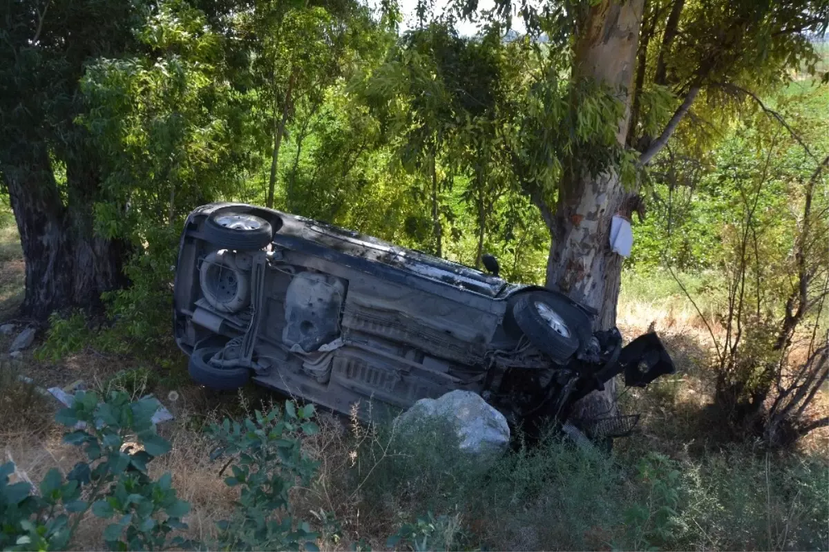 Söke\'de Trafik Kazası: 3 Yaralı