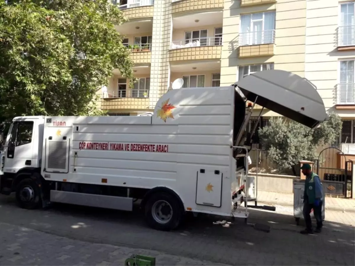 Adıyaman Belediyesi Günde 100 Çöp Konteynerini Temizliyor