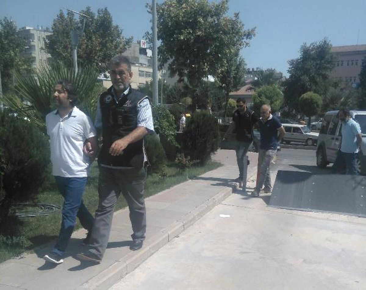 Adıyaman ve Kahramanmaraş\'ta Fetö Operasyonu: 3 Gözaltı