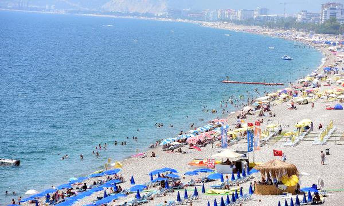 Antalya\'da Sıcak Hava Bunalttı