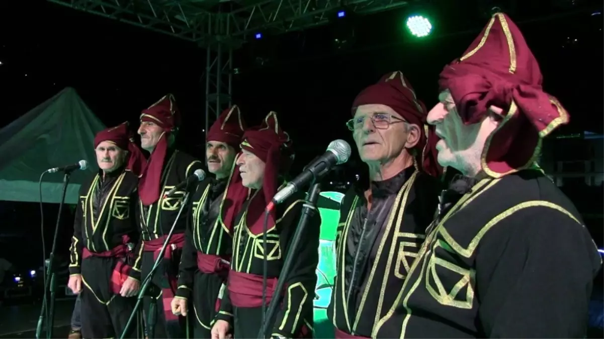 Artvin\'in \'Yaşayan İnsan Hazineleri\' ve Nenni Grubu Büyük İlgi Gördü