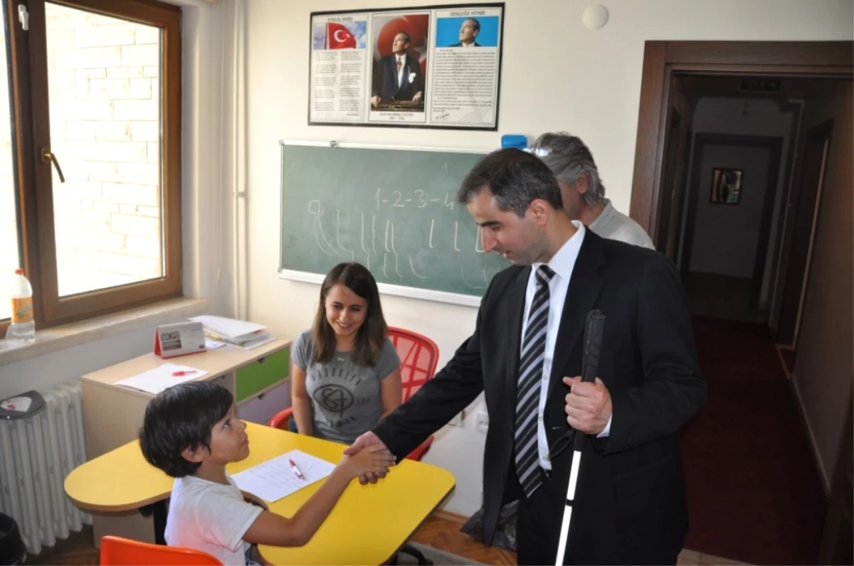 Bakanlıktan Disleksi Konusunda Türkiye\'nin İlk ve Tek Özel Eğitim Merkezine Ziyaret