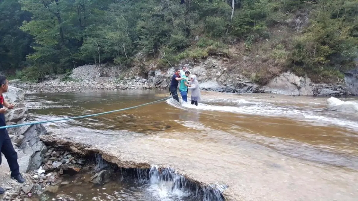 Baraj Kapakları Açıldı: 17 Kişi Mahsur Kaldı