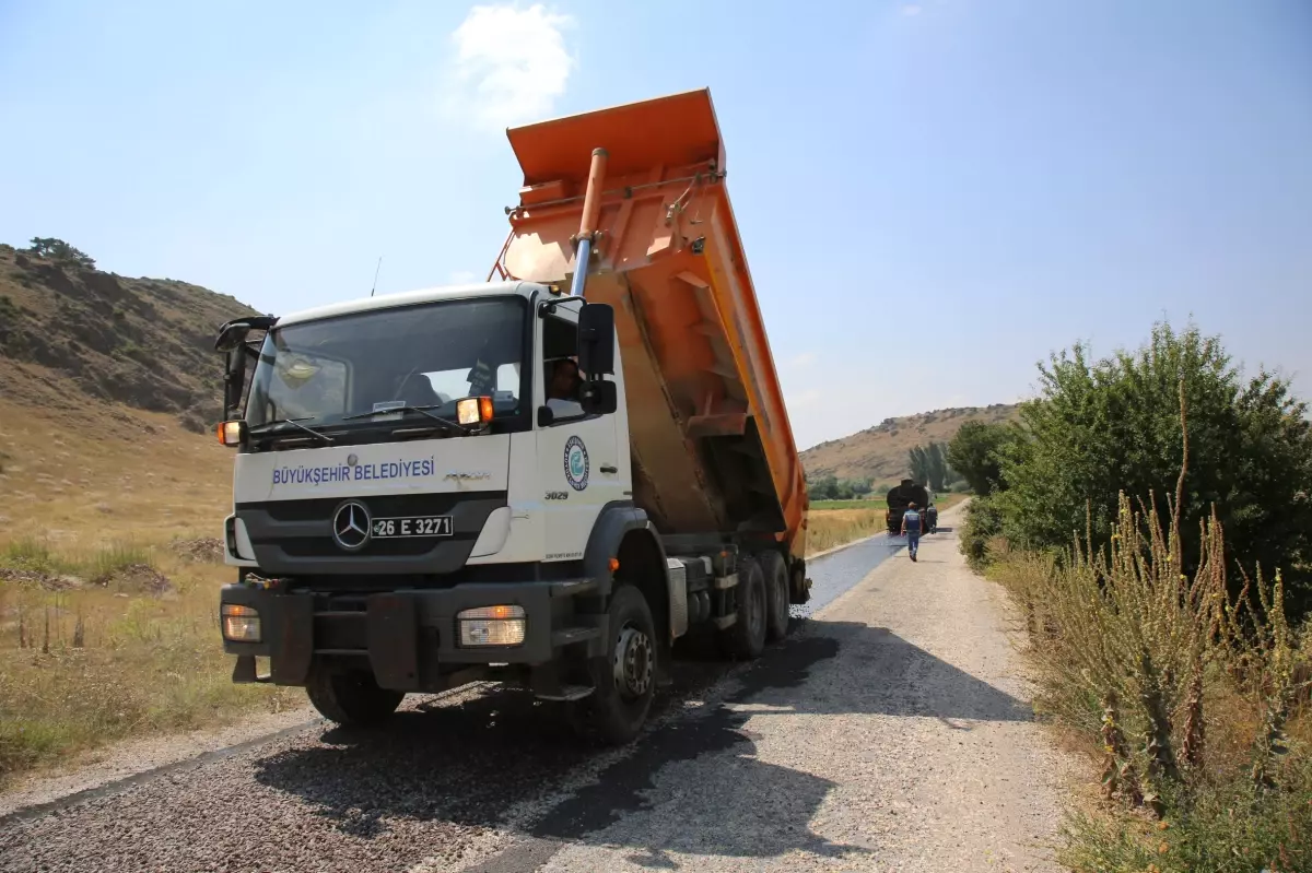 Büyükşehir İnönü Kırsalında Yolları Yeniliyor