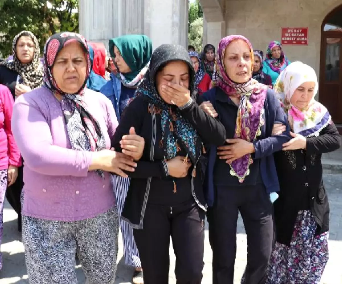 Cezaevinde Boğularak Öldürülen Genç Toprağa Verildi