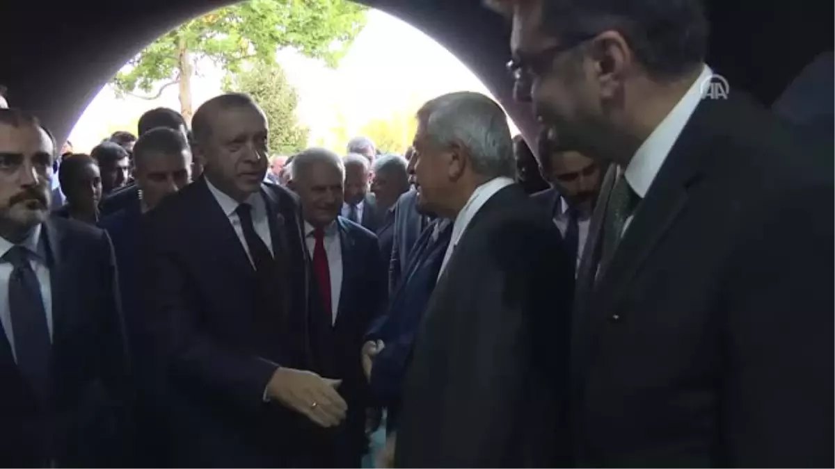 Cumhurbaşkanı Erdoğan "Bir Millet Aşkı AK Parti Sergisi"Ni Gezdi