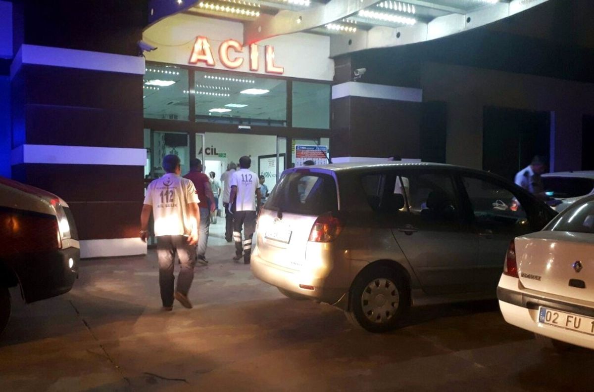 Demir Bahçe Kapısı Çocukların Üzerine Devrildi: 1 Ölü, 1 Yaralı