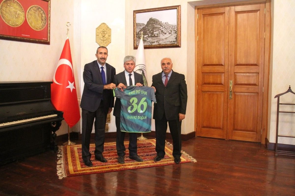 DSİ Spor Kulübü\'nden Vali Doğan\'a Forma