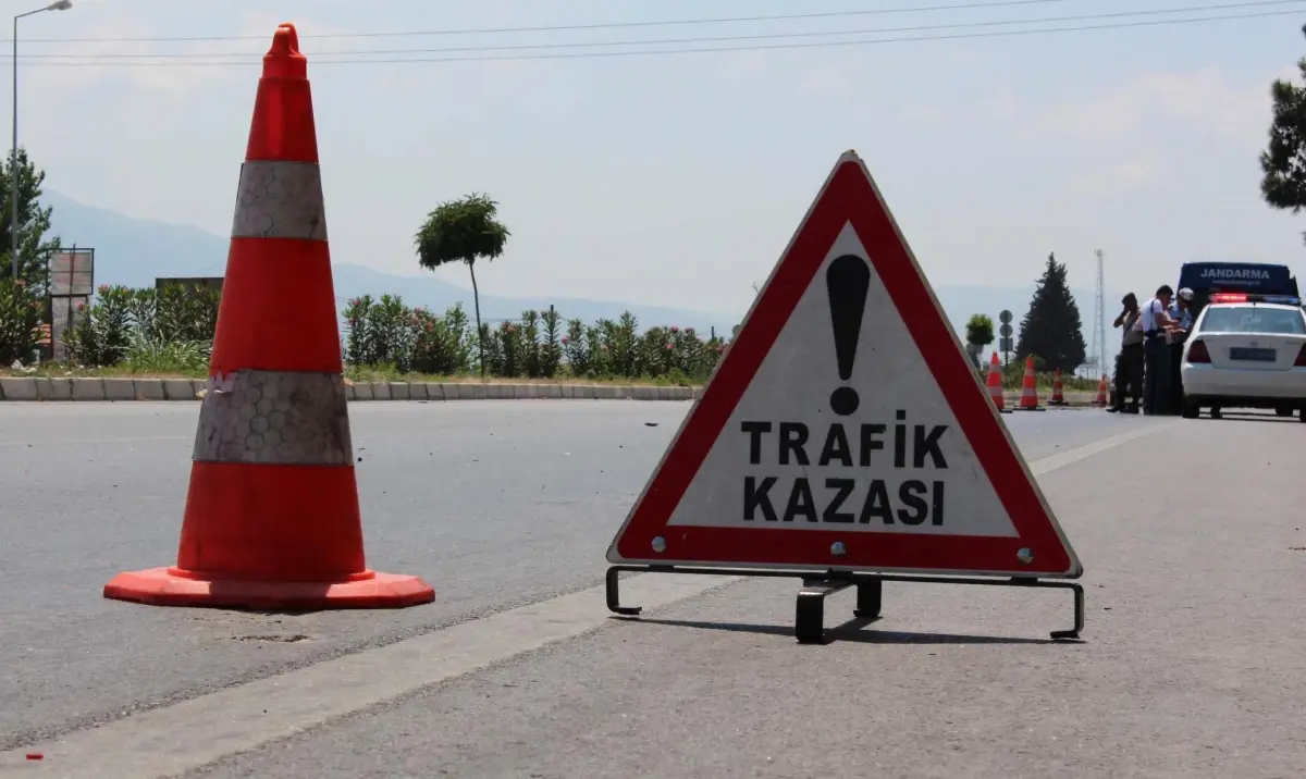 Elazığ\'da Trafik Kazası: 3 Yaralı