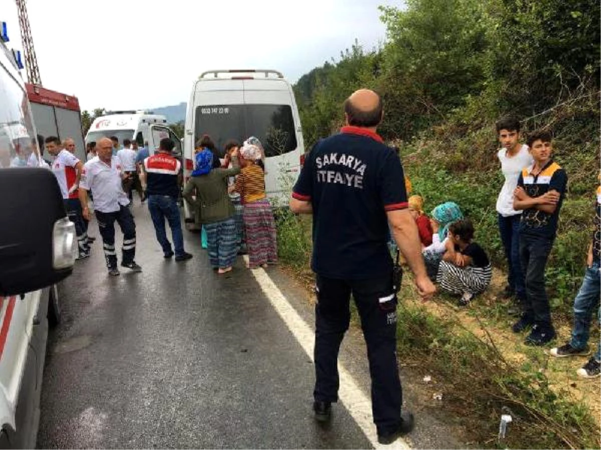 Fındık İşçilerini Taşıyan Minibüs İş Makinesiyle Çarpıştı: 11 Yaralı