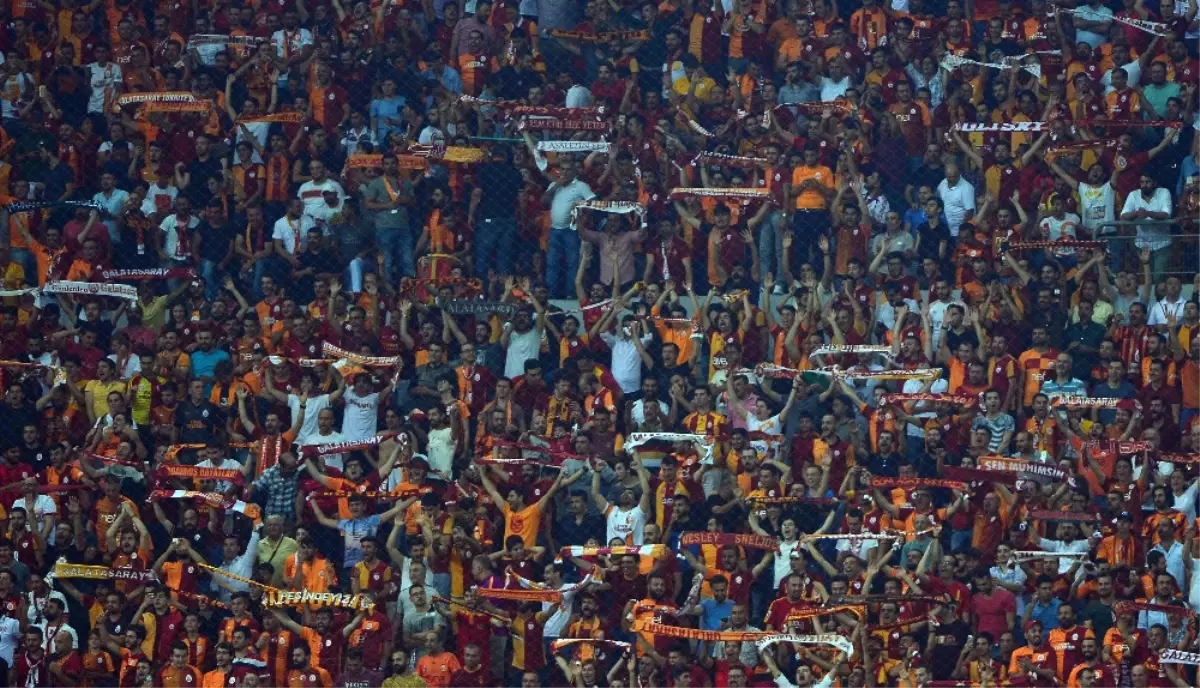 Galatasaraylılar Takımlarını Yalnız Bırakmadı