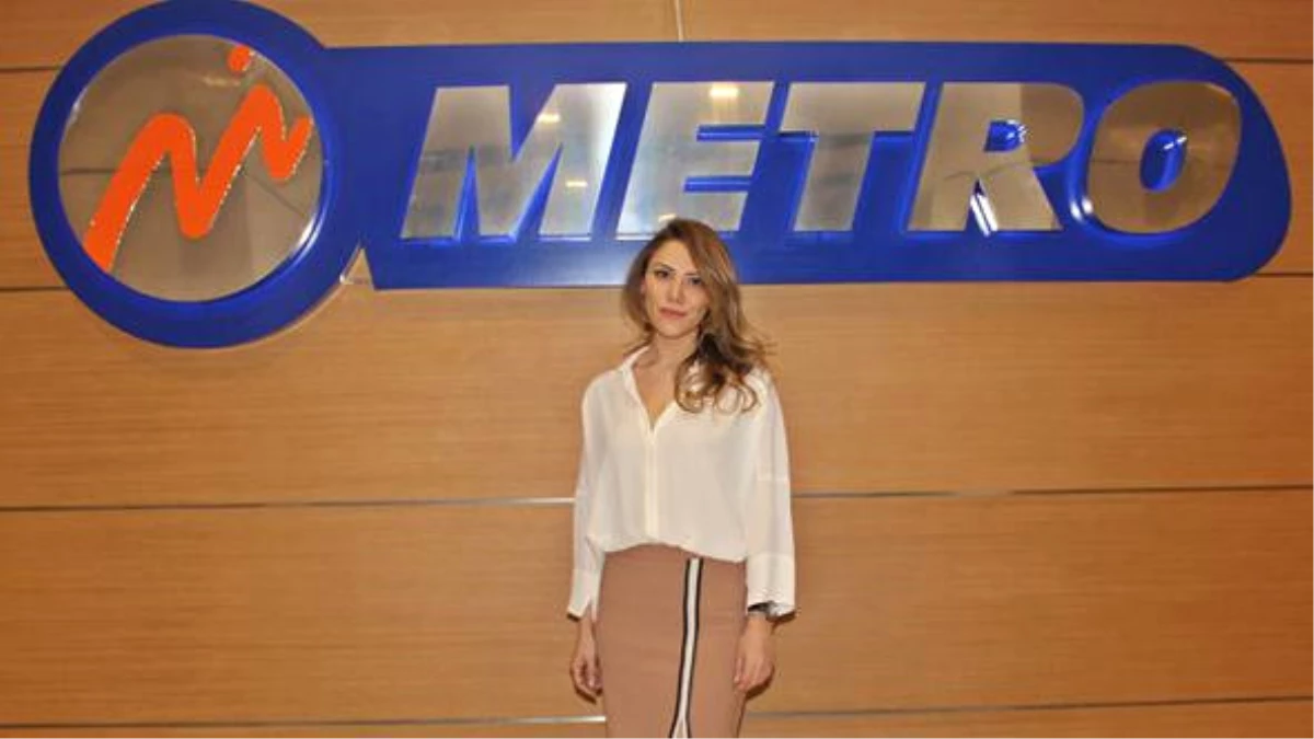 Galip Öztürk\'ün Kızı, Metro Turizm Genel Müdürlüğü\'nden İstifa Etti