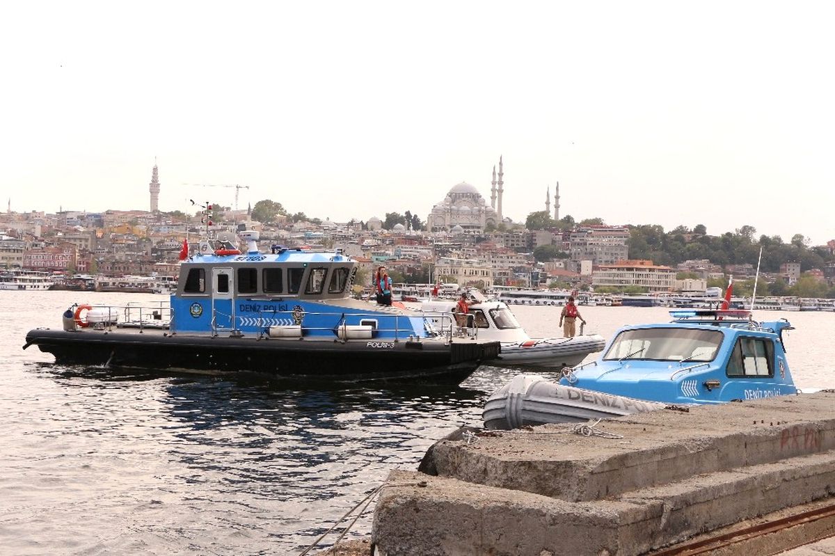 Haliç\'ten Bir Erkek Çocuğu Cesedi Çıkarıldı