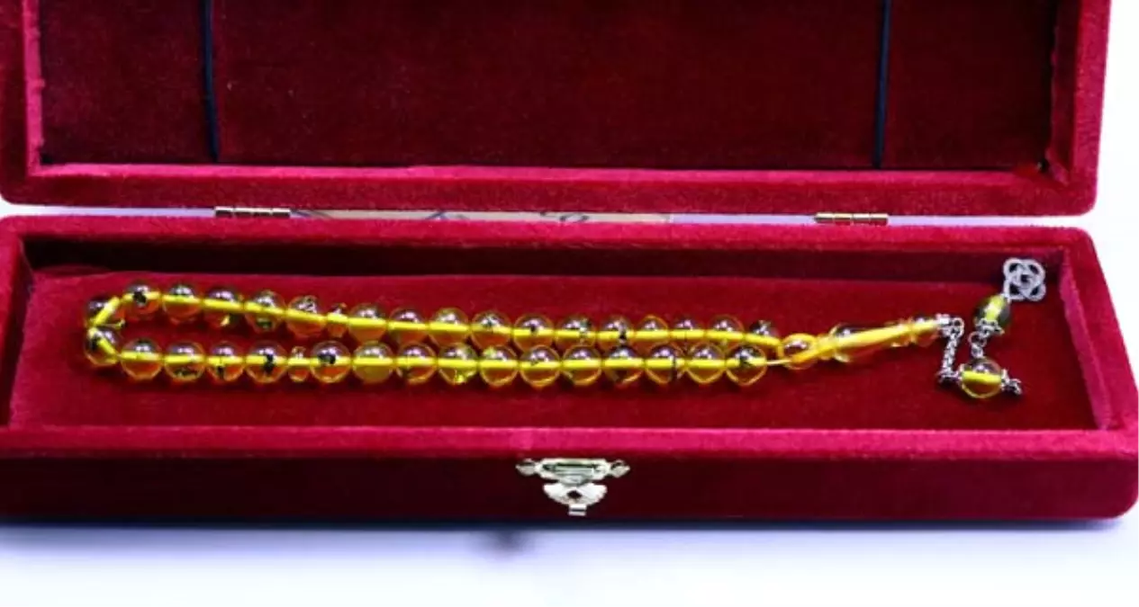 İçinde 40 Bin Yıllık Karınca Fosili Bulunan Tespihi 7 Bin Dolara Satıyor