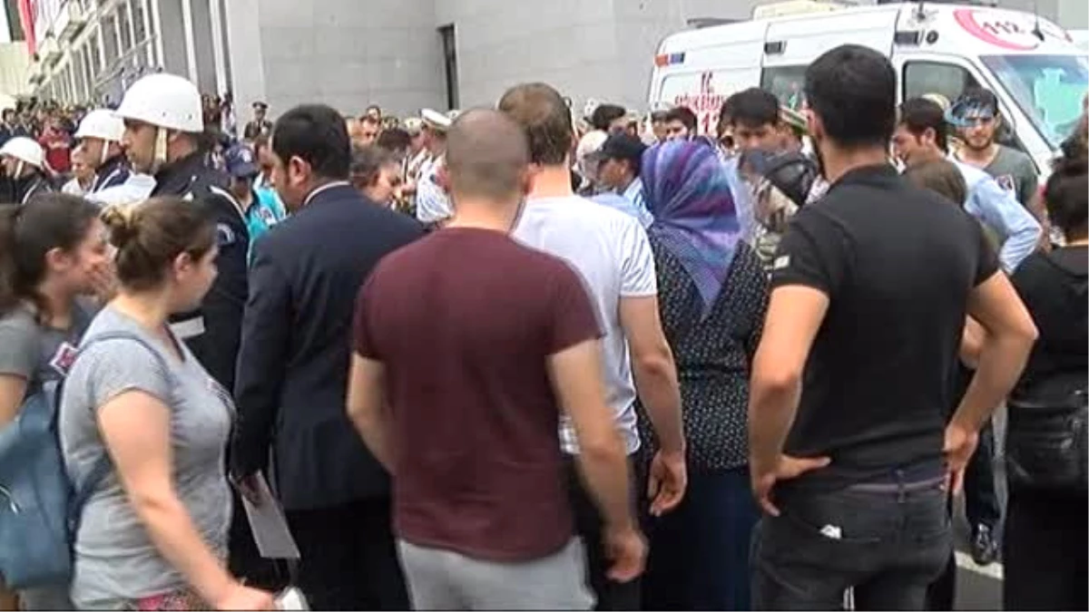 İstanbul\'da Deaş\'lı Teröristin Saldırısında Şehit Düşen Polis Memleketine Uğurlandı