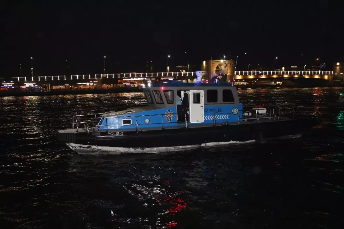 Karaköy\'de Bir Çocuğun Denize Düştüğü İddiası Ekipleri Harekete Geçirdi