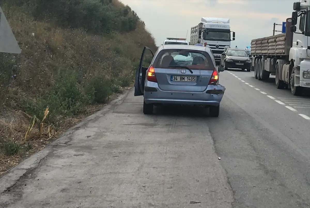 Kocaeli\'de Trafik Kazası: 2 Yaralı