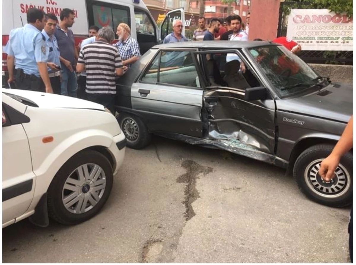 Kozan\'da Trafik Kazası;2 Yaralı