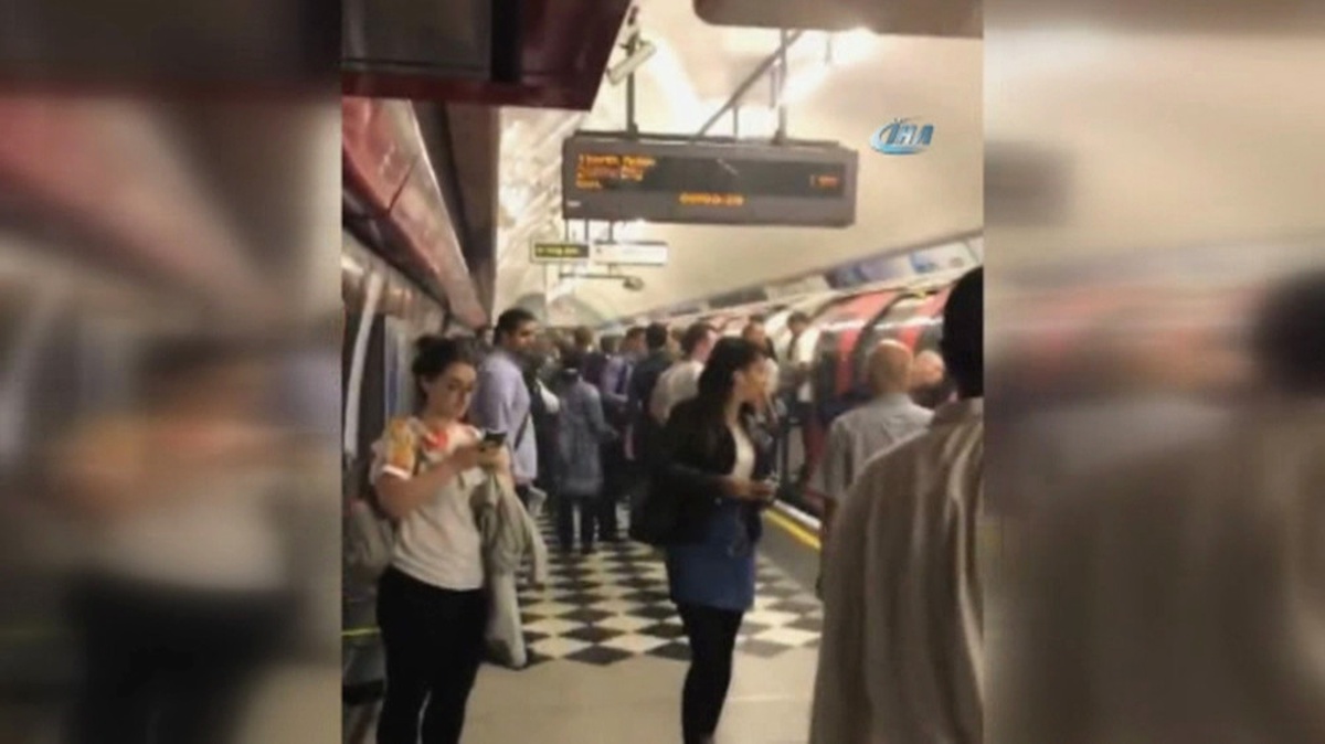 Londra\'da Boşaltılan Metro Istasyonu Yeniden Açıldı