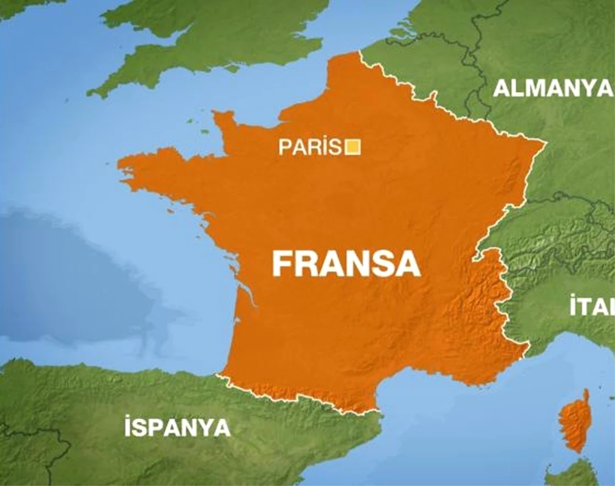 Paris\'te Bir Araç Restorana Daldı: 1 Ölü, 8 Yaralı