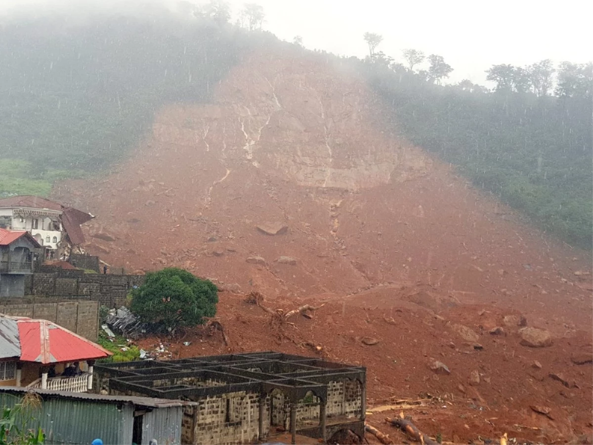 Sierra Leone\'deki Toprak Kaymasında 600 Kişi Kayıp