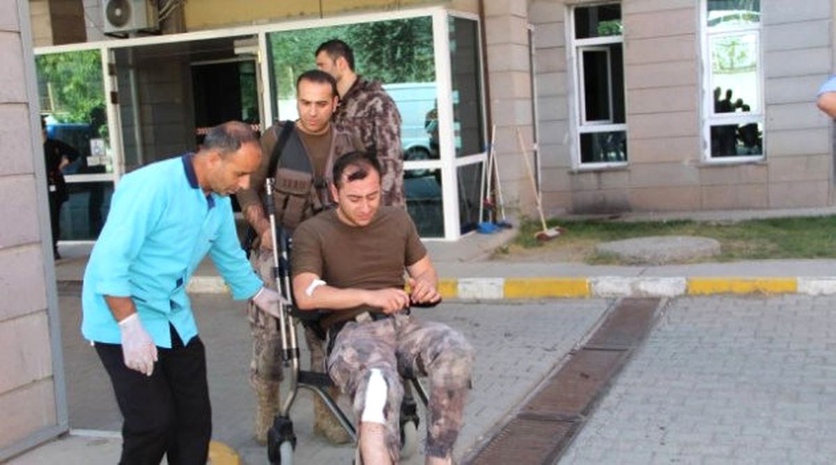 Vali Eker\'in Yaralı Polisi Ziyareti