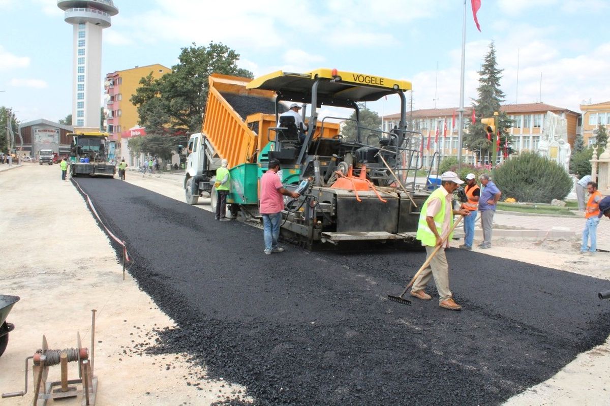Yenilenen Turhal\'da Asfalt Çalışması Başlatıldı