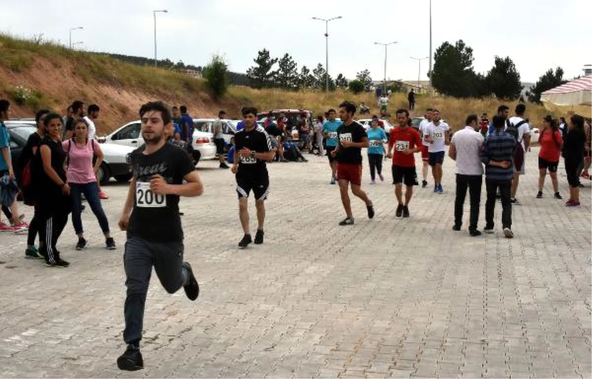 400 Öğrenci, 4 Saniyenin Altında Koşabilmek İçin Yarıştı