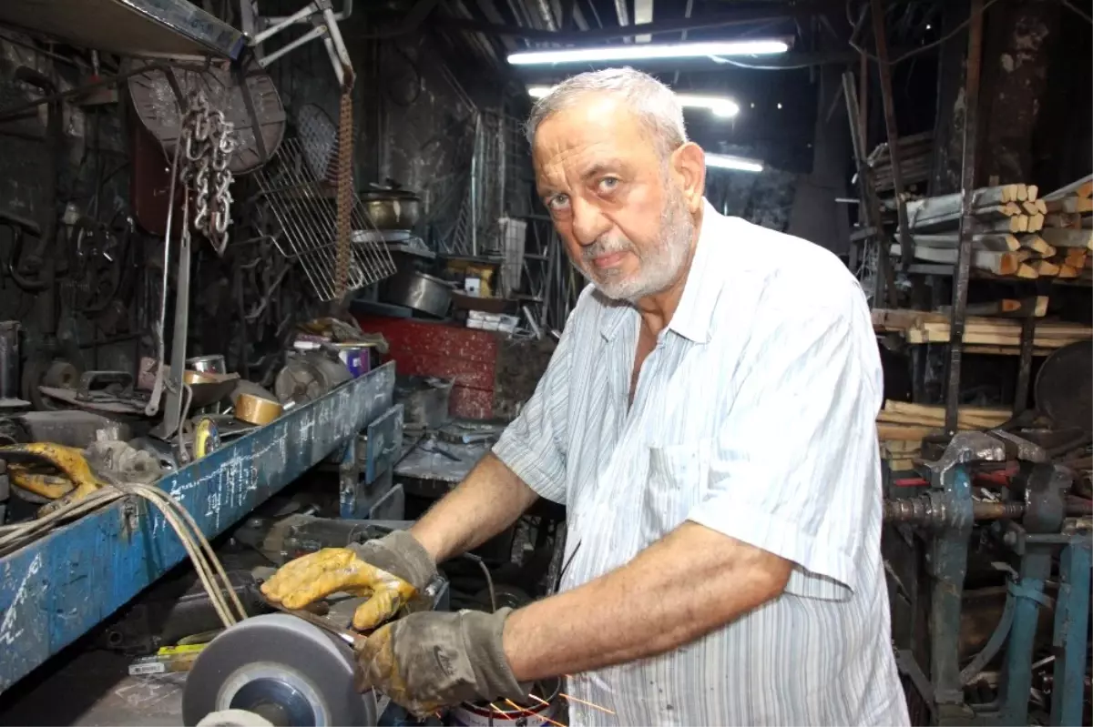 50 Yıllık Demirciden "Bıçakları Son Güne Bırakmayın" Uyarısı