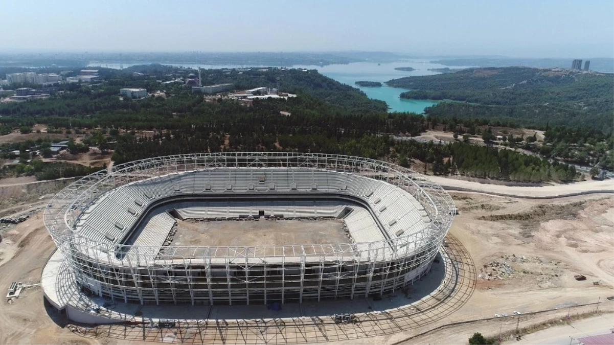 Adanalılar Koza Stadı\'nda Yazın Terlemeden Kışın Üşümeden Maç İzleyecek
