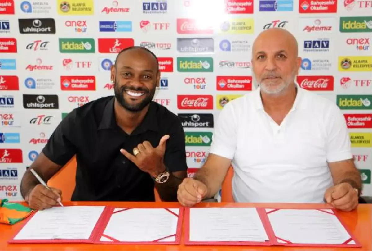 Alanyaspor, Vagner Love\'ın Sözleşmesini 2 Yıl Daha Uzattı