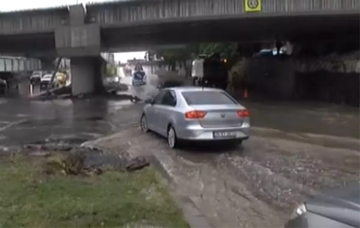 Bakırköy Sahil Yolunu Su Bastı