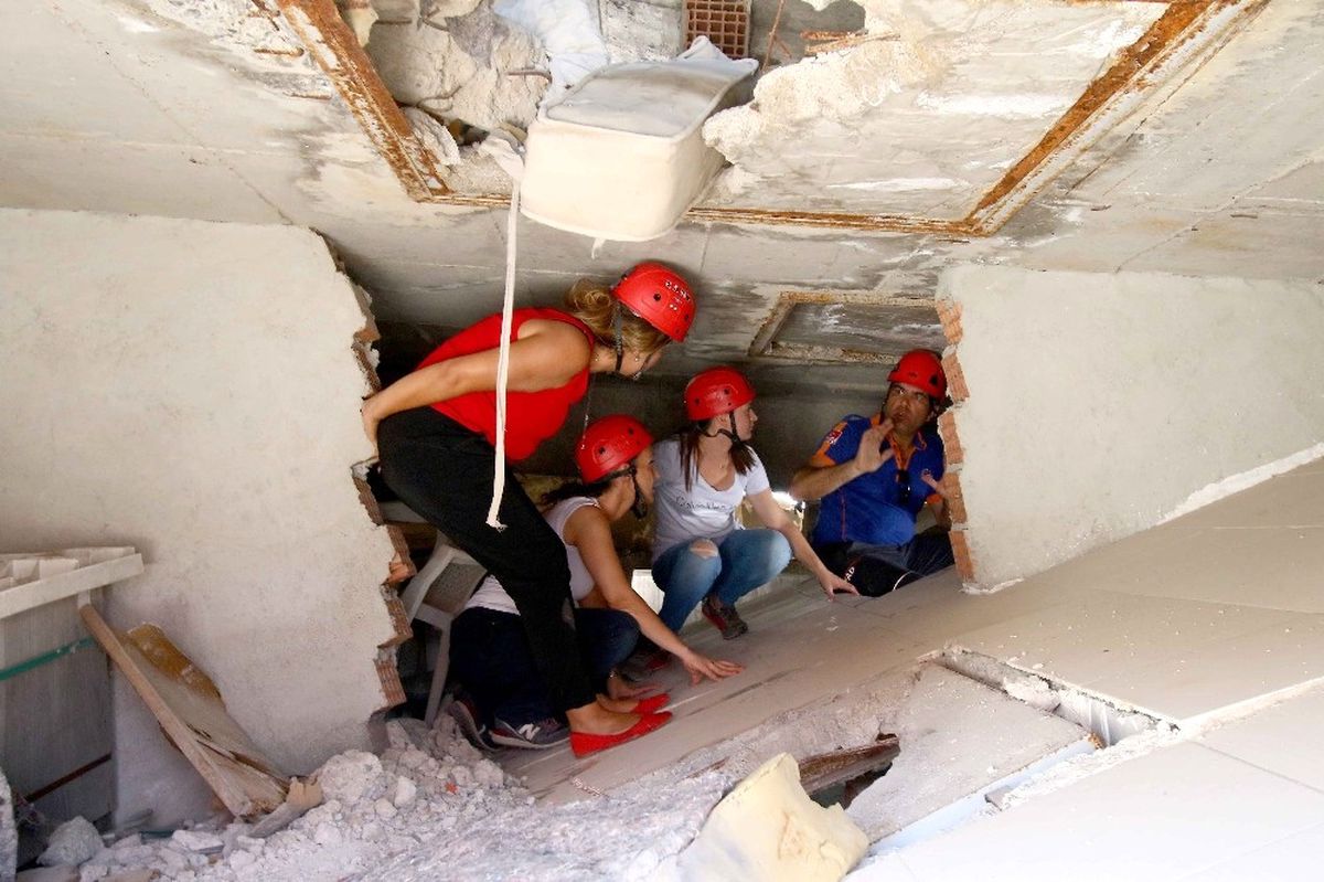Bayraklı\'da Personele Deprem Eğitimi