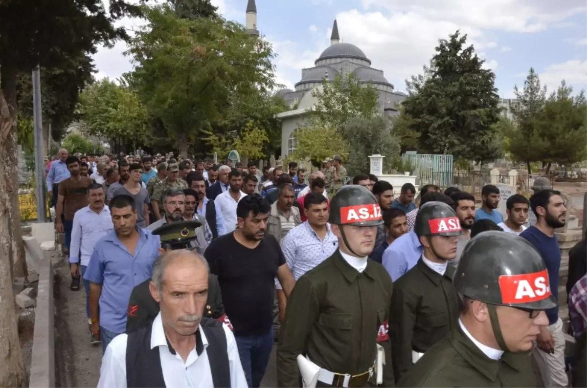 Bıçaklanarak Hayatını Kaybeden Asker Defnedildi