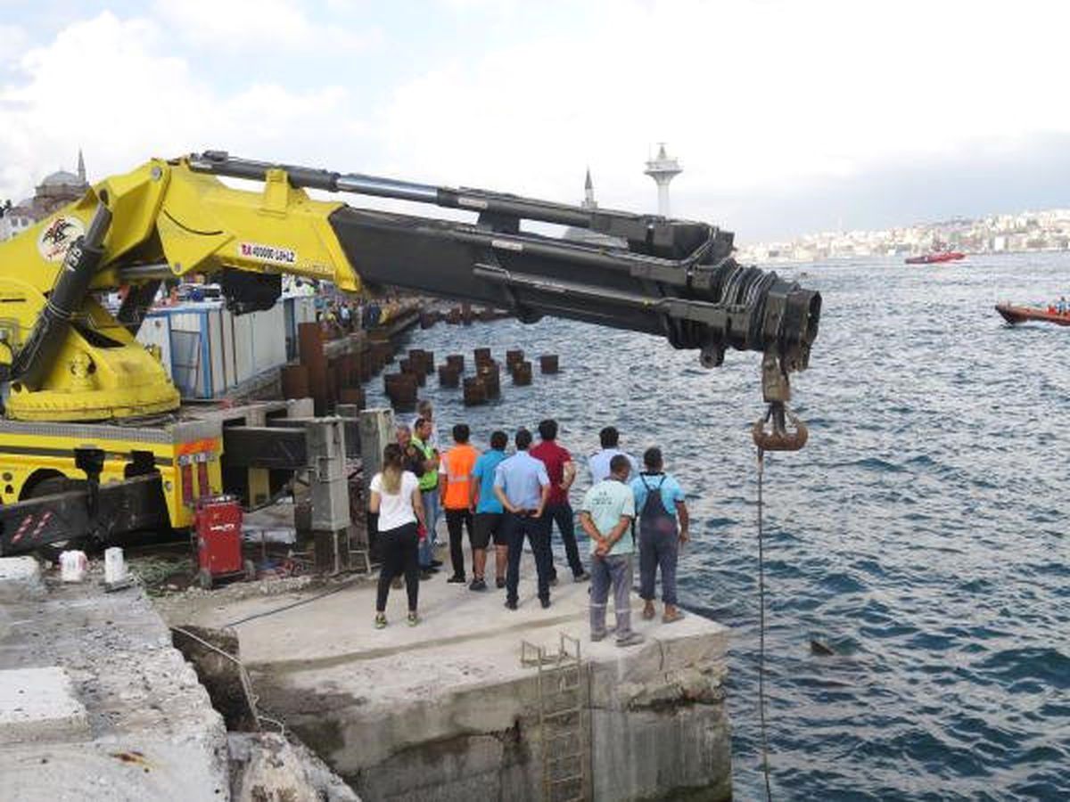 Dha İstanbul- Üsküdar\'da Denizden Ceset Çıktı