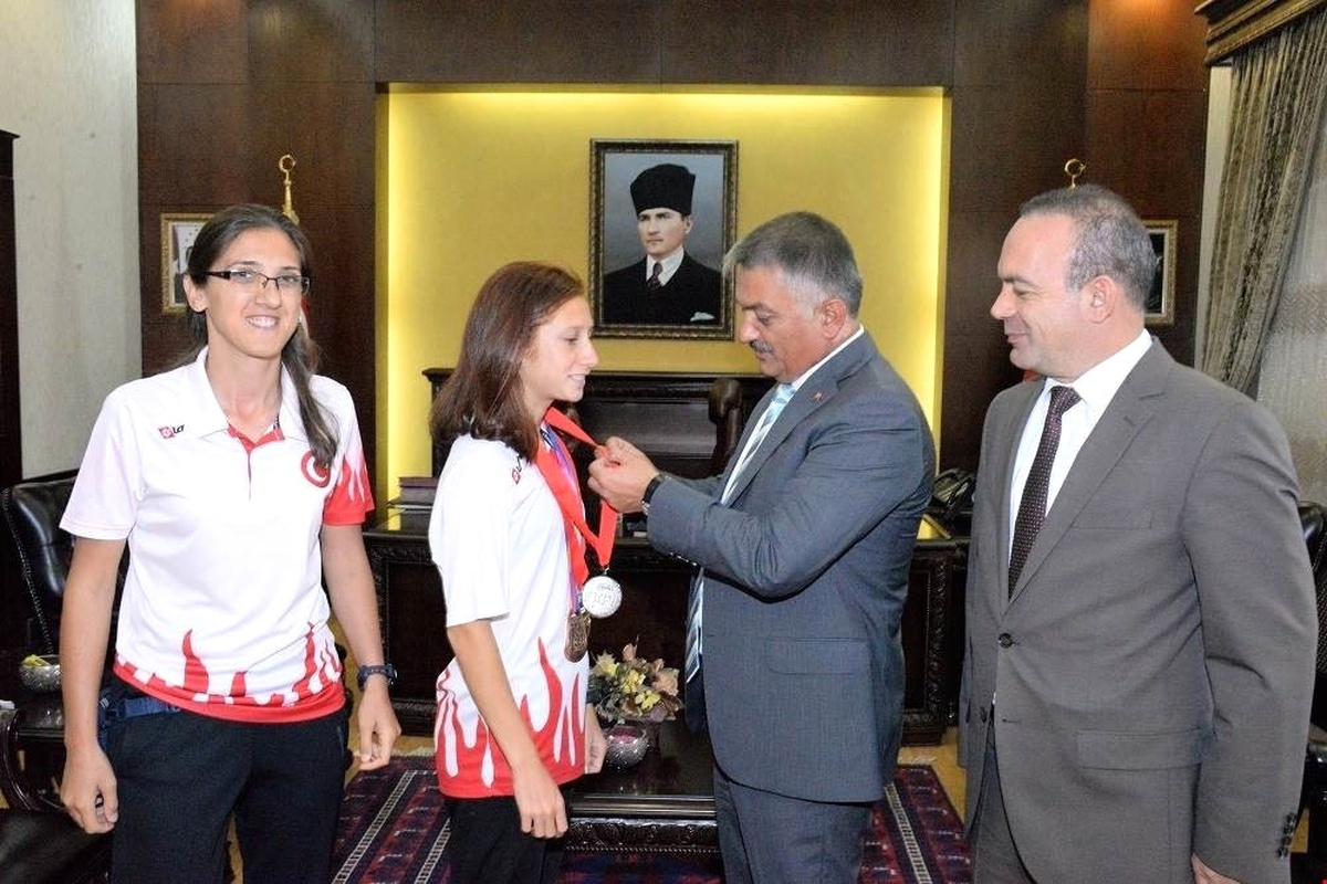 Dünya Şampiyonu Sporcuya Vali Yazıcı\'dan Altın