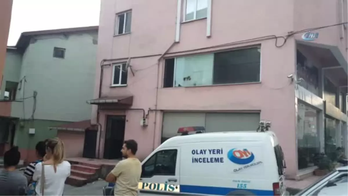 Haber Alınamayan Esma Hemşire Evinde Ölü Bulundu