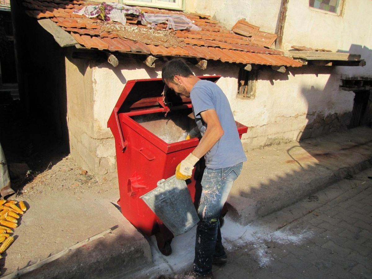 Hisarcık\'ta Çöp Konteynerleri Temizleniyor