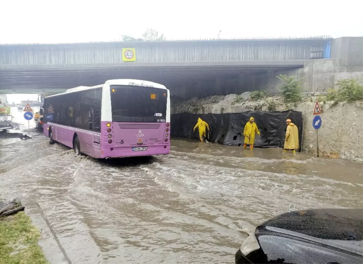 İstanbul\'da Beklenen Yağış Başladı