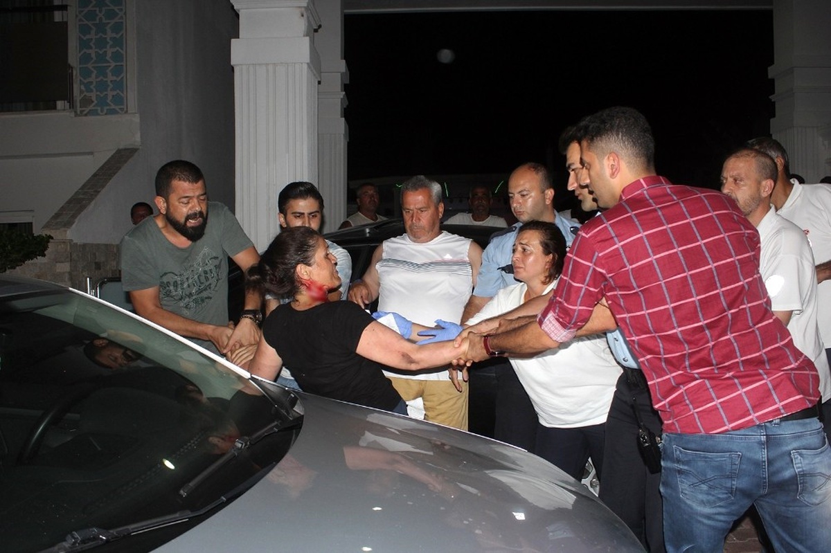 Kadın İşçinin 5 Yıldızlı Otel Önünde Kanlı Eylemi
