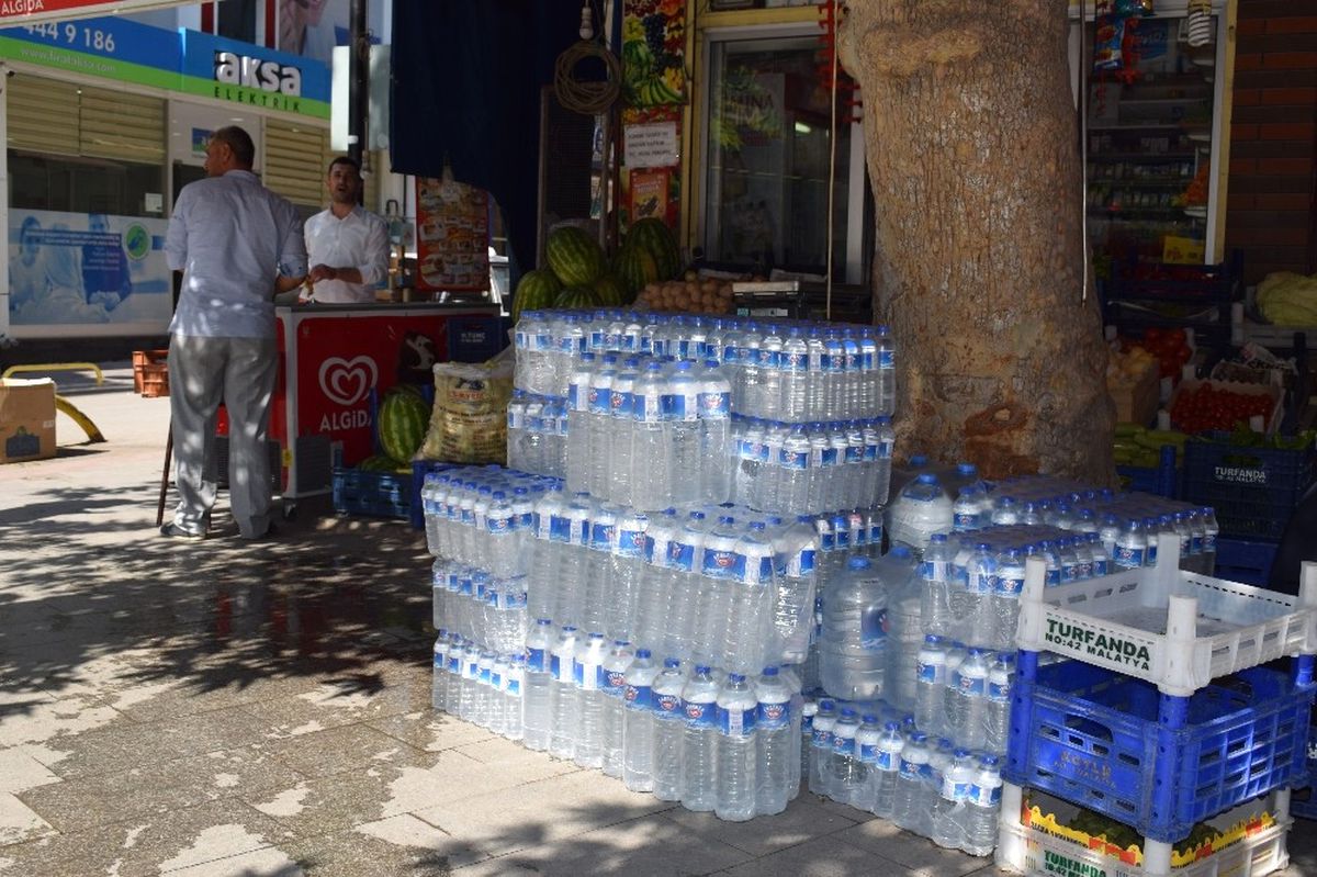 Kavurucu Sıcaklıkların Arttığı Malatya\'da Hazır Suya Yoğun Talep