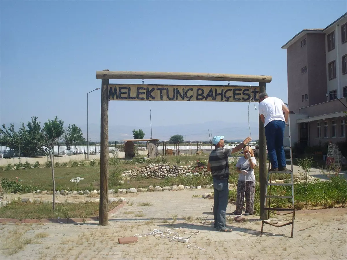 Melek Öğretmenin Adı Parkta Yaşatılacak