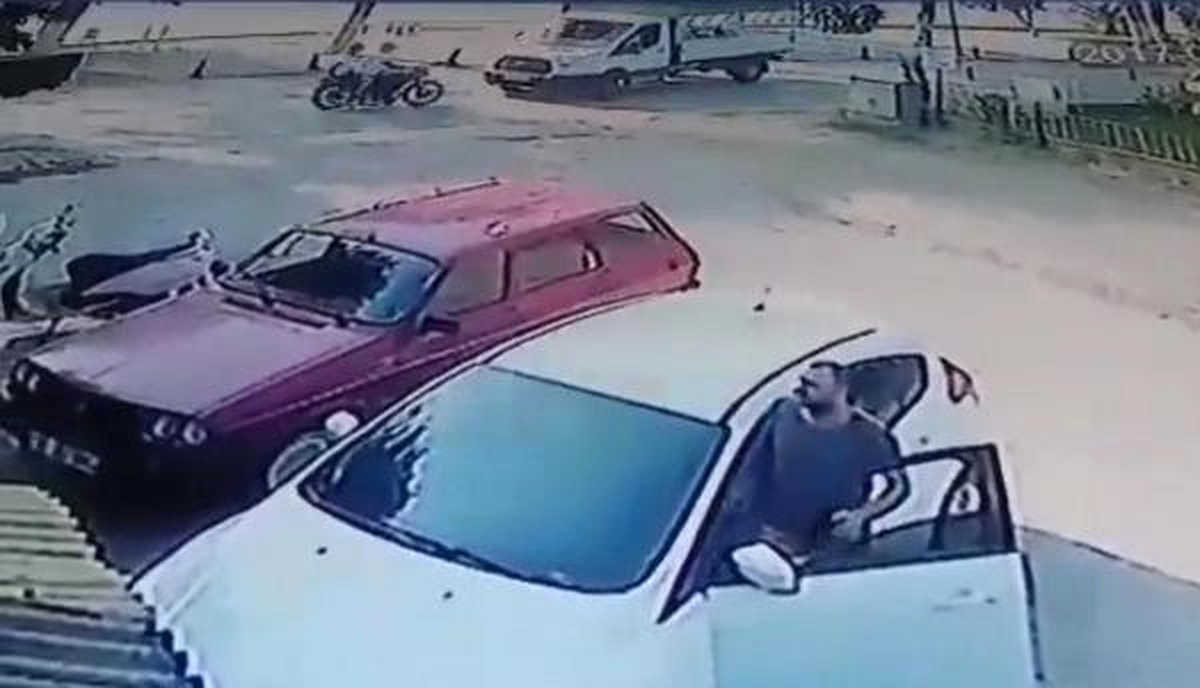 Motosiklet Kamyonetle Çarpıştı: 2 Yaralı