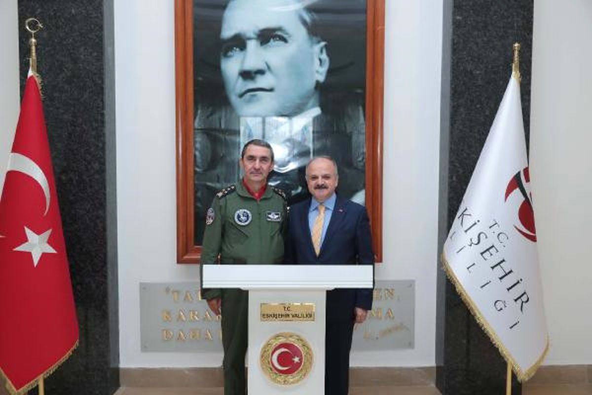 Orgeneral Küçükakyüz\'den, Vali Çakacak\'a Veda Ziyareti