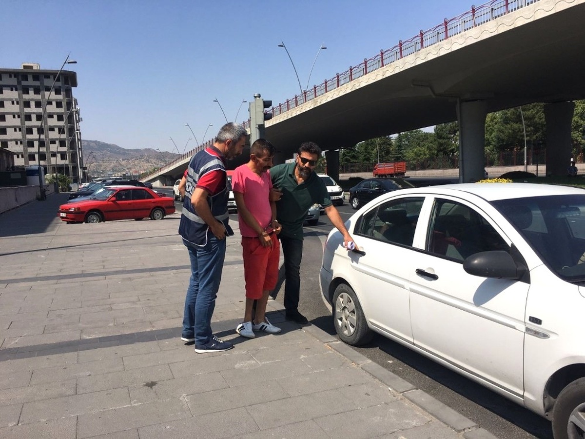 Oto Fareleri Polisten Kaçamadı